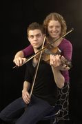 Duo Economique : For One Violin, Two Players / edited by Christopher Hogwood.